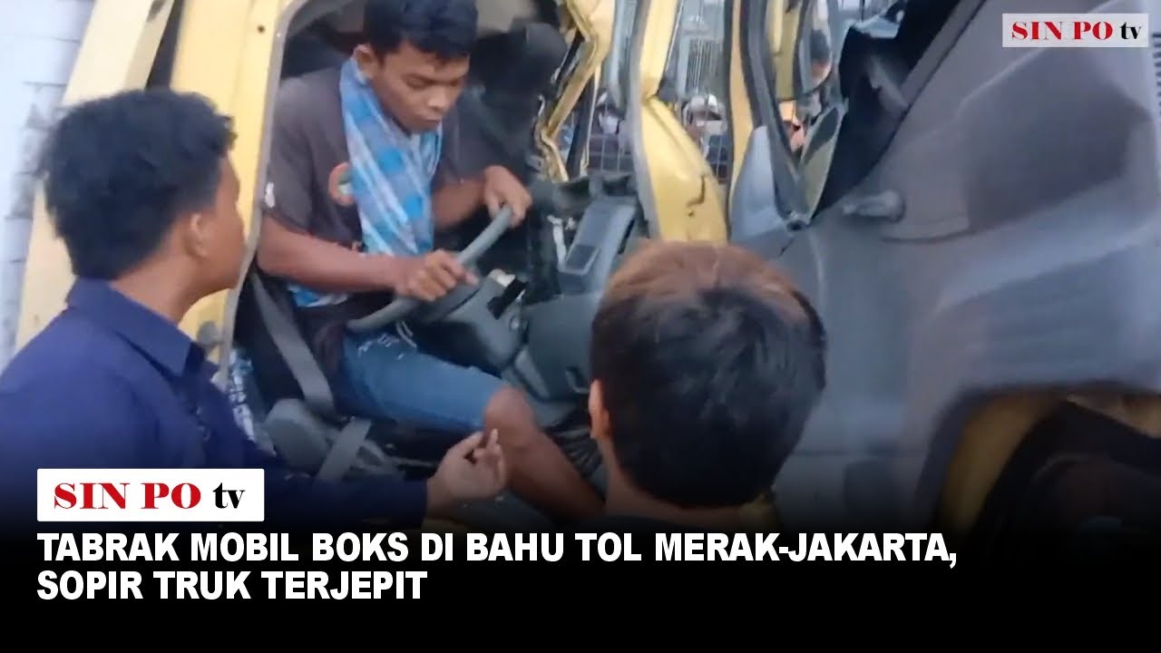 Tabrak Mobil Boks di Bahu Tol Merak-Jakarta, Sopir Truk Terjepit