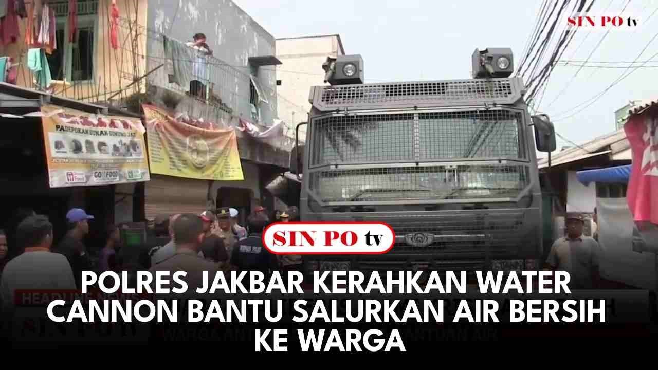 Polres Jakbar Kerahkan Water Cannon Bantu Salurkan Air Bersih ke Warga